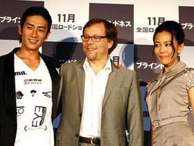監督を挟み、微妙な距離感を作った2人「ブラインドネス」