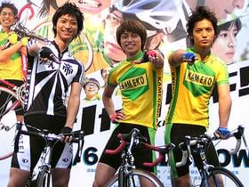 3人のチームワークもバッチリ!「シャカリキ!」