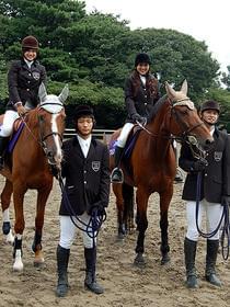 長渕&志穂美の長女だけに堂々の乗馬姿「三本木農業高校、馬術部」