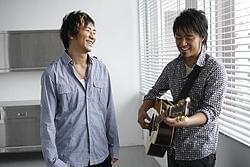 (左より)キマグレンのKUREIとISEKI「ミーアキャット」