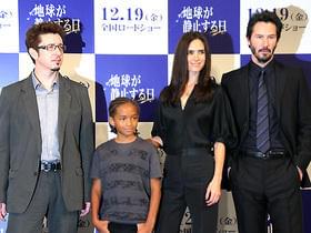 スコット・デリクソン監督(左)を交えて「地球が静止する日」
