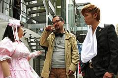 撮影中の成宮(右)、村上(左)と宮野監督「ララピポ」