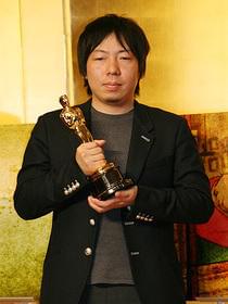 オスカー像の重みを味わう加藤監督「つみきのいえ」