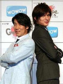 岸谷と城田がバトルの応酬「血と骨」