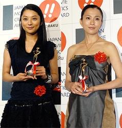 主演女優賞の小池栄子と助演女優賞の坂井真紀「おくりびと」