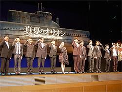 最後は敬礼で締め「真夏のオリオン」