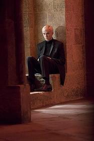 黒スーツで大人の雰囲気に「ハリー・ポッターと謎のプリンス」