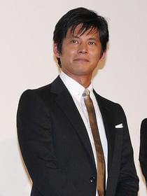 「黒」田から来年は「青」島へ「アマルフィ 女神の報酬」