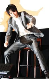 ドバイやロッテルダムでも踊る?「カムイ外伝」