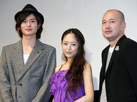 緊張する岡田を井上がサポート「僕の初恋をキミに捧ぐ」
