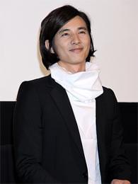 観客からの声援にニッコリ「母なる証明」