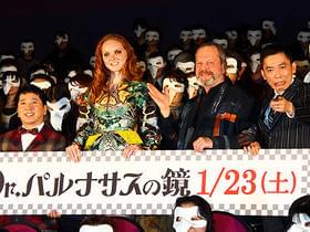 田中とリリー・コールの身長差がスゴイ「Dr.パルナサスの鏡」