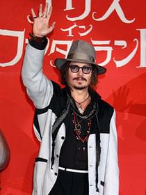 記者会見にレッドカーペット、 舞台挨拶と1日で大忙し「アリス・イン・ワンダーランド」