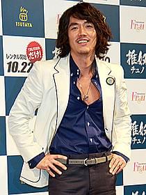 映画では「火山高」などで知られるチャン・ヒョク