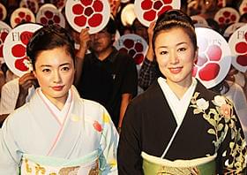時空を越えて“親子”仲良く初日挨拶「お母さん」