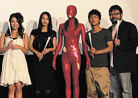 ボンテージと一緒に写真撮影「王様ゲーム」