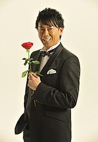伝説の白い歯が復活!「キス&キル」