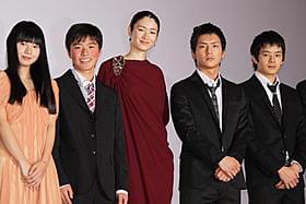 トークでも若手俳優たちを引っ張った小雪「信さん 炭坑町のセレナーデ」
