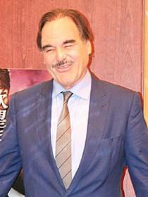 4年ぶりの来日となったオリバー・ストーン監督「ウォール・ストリート」