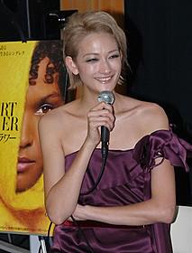 主演のリヤ・ケベデとは良き戦友「デザートフラワー」