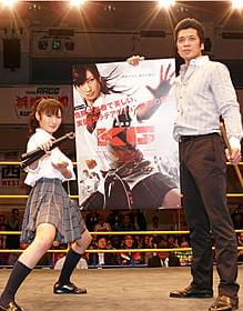 あこがれの後楽園ホールのリングにあがった 武田梨奈(左)と横山一敏「KG カラテガール」