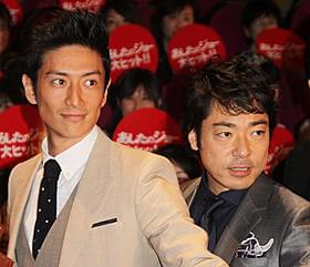 爆笑続きだった舞台挨拶を盛り上げた 伊勢谷友介(左)と香川照之「あしたのジョー」