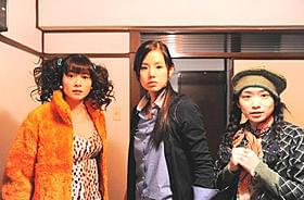 壮絶バトルを繰り広げる真木よう子(左)、 小西真奈美(中央)、池脇千鶴(右)「指輪をはめたい」
