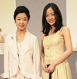 昭和と平成の陽子を演じる井上真央と若尾文子