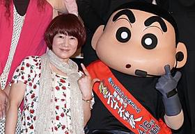 「今日はきれいなお姉さんが多いなあ」(しんのすけ)「映画クレヨンしんちゃん 嵐を呼ぶ黄金のスパイ大作戦」