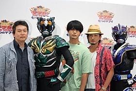 (左から)佐野監督、琉神マブヤー、山田親太朗、ISSA、龍神ガナシー「琉神マブヤー THE MOVIE 七つのマブイ」
