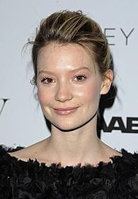 「TIME100」に選ばれたミア・ワシコウスカ「アリス・イン・ワンダーランド」