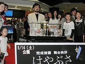世界に2つしかない8分の1スケールの 「はやぶさ」レプリカと記念撮影「はやぶさ HAYABUSA BACK TO EARTH」