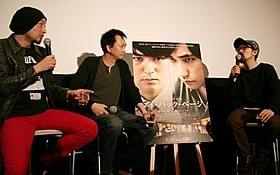 ビール片手に映画談議に花を咲かせる3人「マイ・バック・ページ」