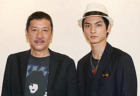 息の合ったトークを見せた 奥田瑛二と高良健吾「長い散歩」