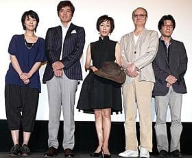 原田さん愛用のテンガロンハットと共にフォトセッション「大鹿村騒動記」