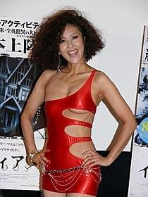 露出衣装で実験台となった岡本夏生「インシディアス」