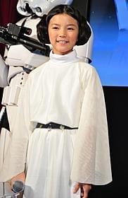 レイア姫のコスプレにニッコリ「スター・ウォーズ」