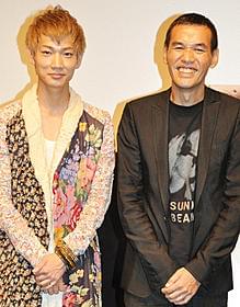 綾野剛(左)とSABU監督「うさぎドロップ」