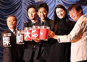 妊娠5カ月の小雪に対する祝福ムードで 満たされた「探偵はBARにいる」初日挨拶「探偵はBARにいる」