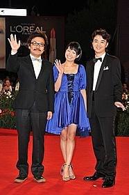 園子温監督、二階堂ふみ、染谷将太(左から)「ヒミズ」