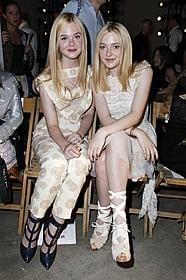 「ロダルテ」のショーを楽しんだ ダコタ&エル・ファニング姉妹「I am Sam アイ・アム・サム」