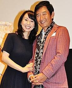 変わらずのアツアツぶりを見せつけた石田夫妻「親愛なるきみへ」