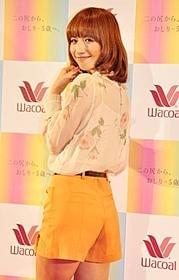 優木まおみ、美尻をアピール!