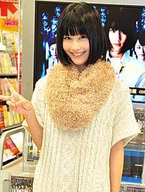 笑みを浮かべる橋本愛「告白」