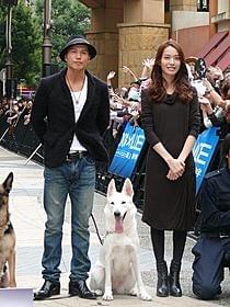 “相棒”のシロも大喜び「DOG×POLICE 純白の絆」