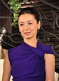 連続ドラマ「造花の蜜」に出演する檀れい