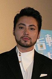 「指輪をはめたい」舞台挨拶に立った山田孝之「指輪をはめたい」