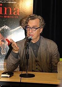 25日の来日会見では福島訪問を表明したベンダース監督