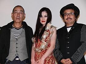 舞台挨拶に立った(左から) でんでん、冨樫真、園子温監督「恋の罪」