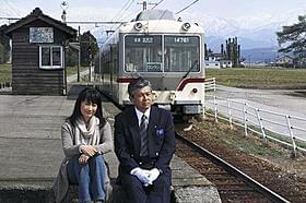 人生を見つめ直す夫婦を演じた余貴美子、三浦友和「RAILWAYS 愛を伝えられない大人たちへ」